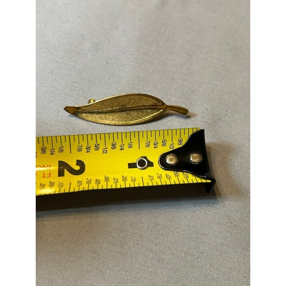 Gold Tone Leaf Lapel Pin Brooch - Picture 3 of 3